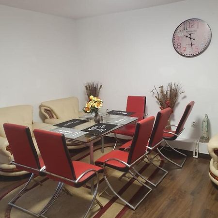 Relax Haus Hotel Hunedoara Exterior photo
