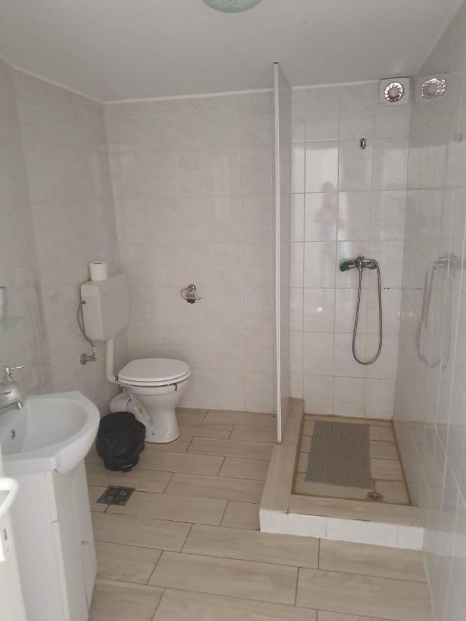 Relax Haus Hotel Hunedoara Exterior photo