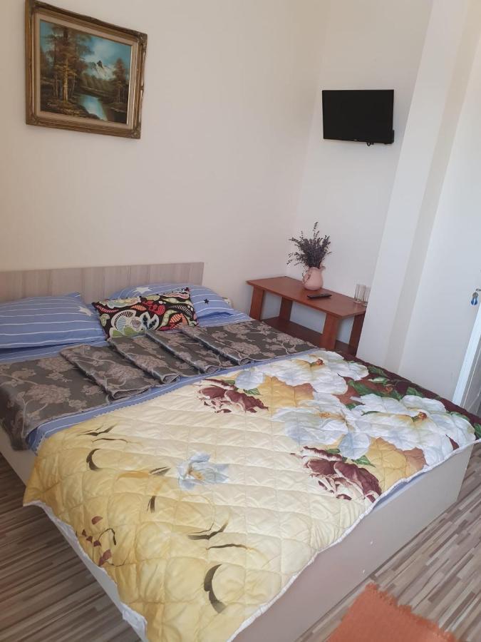 Relax Haus Hotel Hunedoara Exterior photo